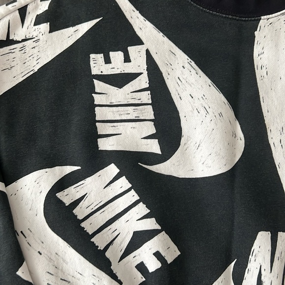 Nike Washed Black & White Oversized Crop Sweatshirt - Picture 2 of 6